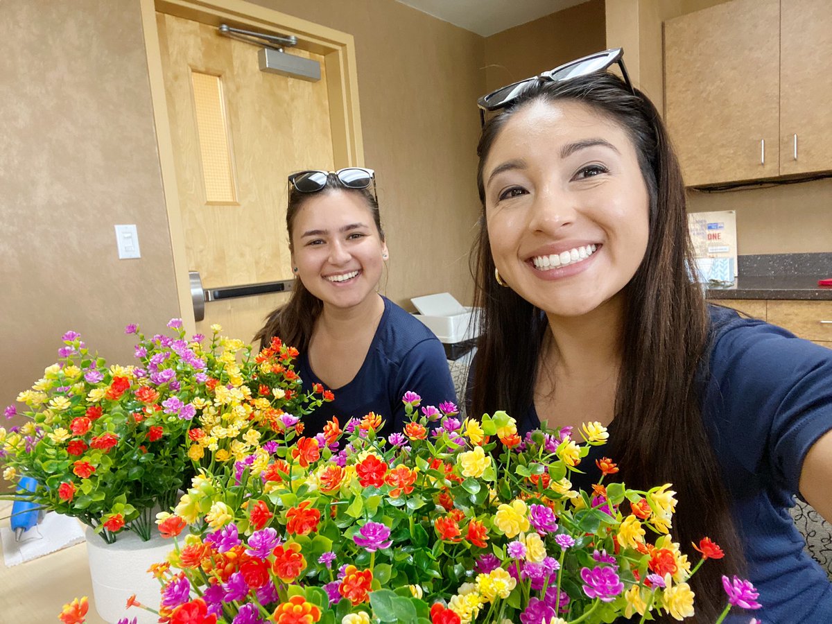 LexPadillaNews's tweet photo. Spending the morning volunteering with the @KSNNews team at @RainbowsUnited!🌸 #NexstarCares @MmjJessica https://t.co/nyTWsBTlEc