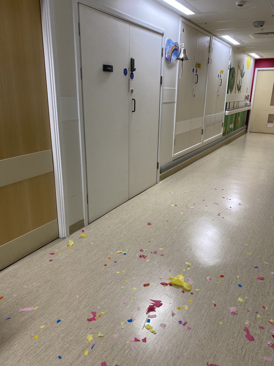 CharlOTte_Paeds's tweet photo. Nothing I love more than confetti on our #T11N corridor floor.. it only means one thing.. End of Treatment Bell 🔔@eotbuk. Many families who are being treated on the ward but currently at home FaceTimed in to celebrate their friend finishing chemo! #CancerCommunity ❤️ https://t.co/XPxSpBQA6A