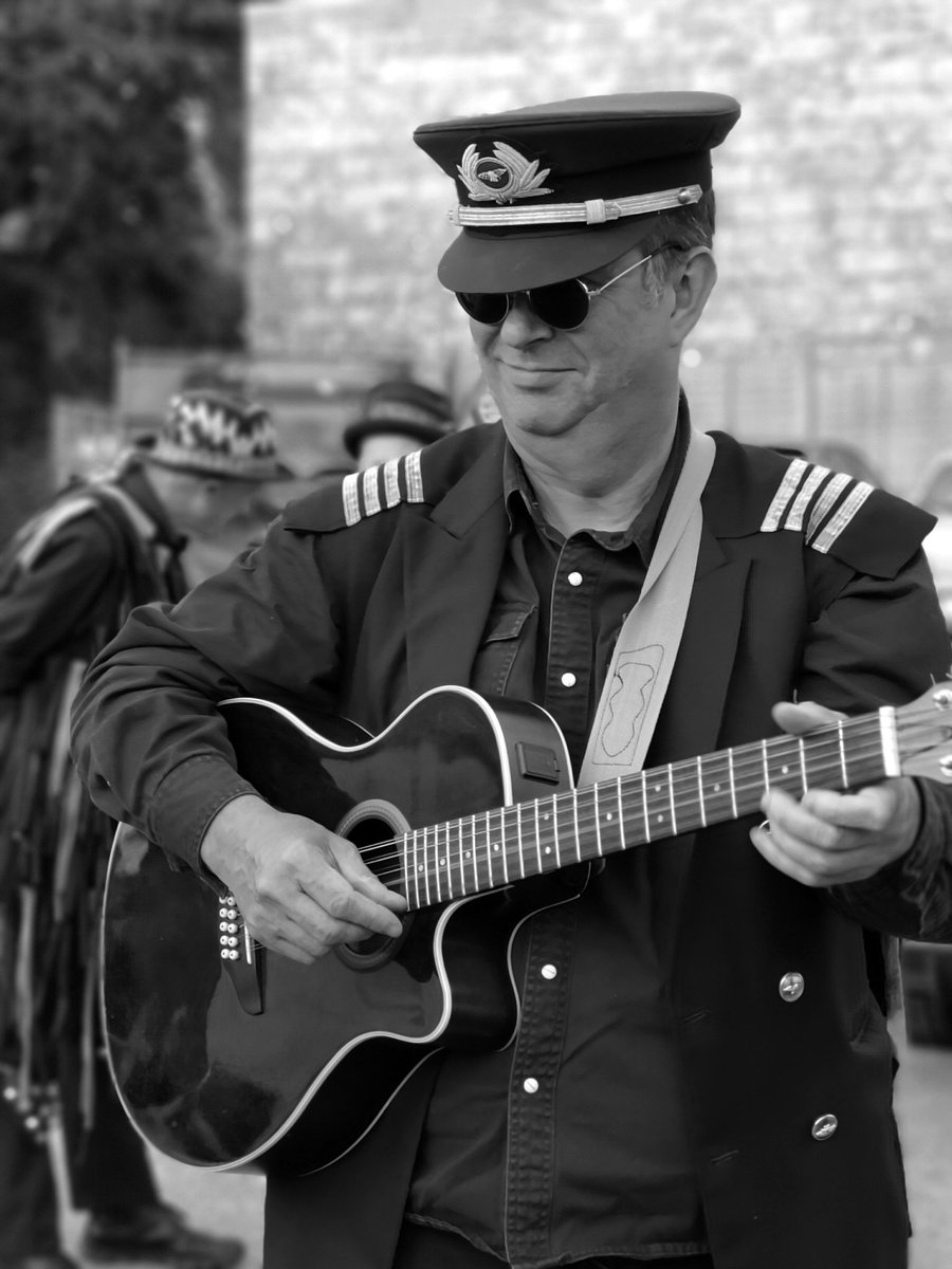 WreckersMorris's tweet photo. Few more from Menheniot!

#morrisdancing #morrismusic #bordermorris #pubouts #dance #wreckersmorris #blackandwhitephotography https://t.co/Io9raMeZQS