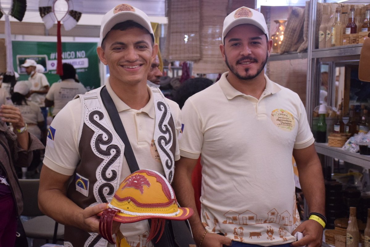 mpa_campesinato's tweet photo. #IFENAFES | Os rostos da Agricultura Familiar Camponesa Nordestina
👩🌾👨🌾 🍍🌽 Conheça o campesinato nordestino que está participando da "Grande Festa da Colheita": a Feira Nordestina da Agricultura Familiar Camponesa que acontece em Natal (RN)
📸 Mateus Quevedo
#somoscampesinato https://t.co/bNUknuPSrf