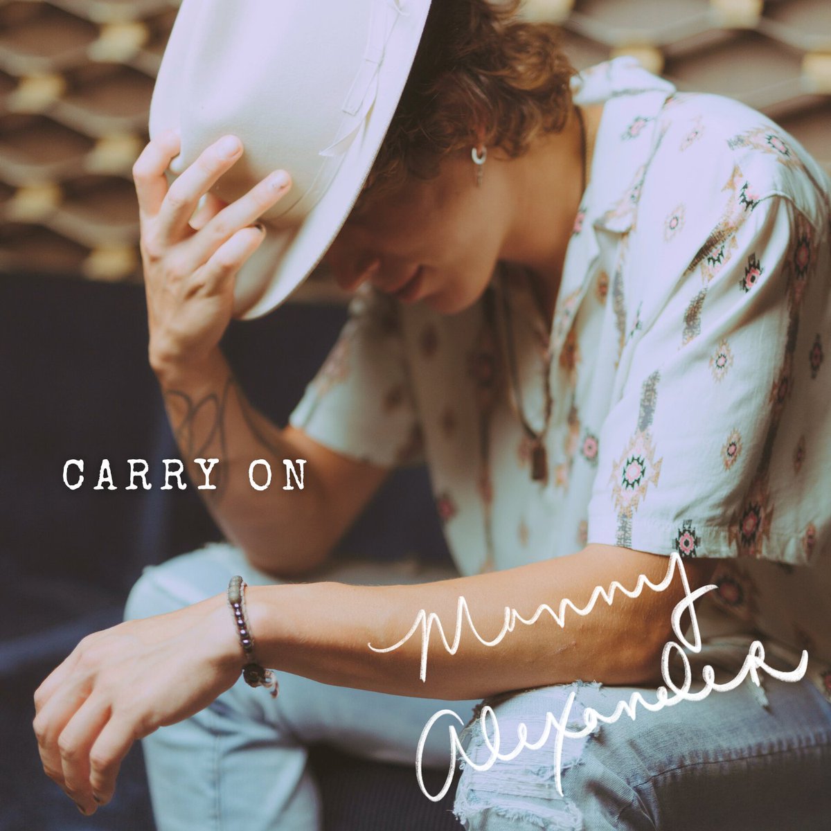 Be sure to check out #MannyAlexander's #newrelease “Carry On” available everywhere you get #music!
distrokid.com/hyperfollow/ma…
