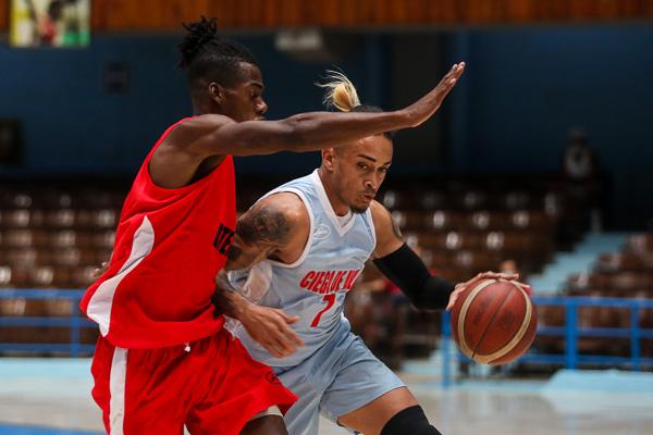 🏀
Hoy comienzan en Guantánamo y Sancti Spíritus las finales, femenina y masculina, de la edición 2022 de la Liga Superior de Baloncesto (LSB), en series pactadas al mejor de cinco encuentros entre los equipos más destacados del torneo 
👉 cutt.ly/fKitZuE