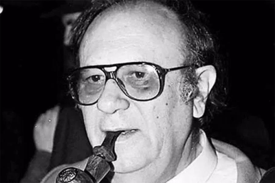 fournokonti's tweet photo. δώσαμε όλα μας τα φώτα στην ευρώπη και δεν προ­νοήσαμε να κρατήσουμε ούτε ένα κεράκι για τους εαυ­τούς μας για να μη σκουντουφλάμε στα πηχτά σκοτά­δια της νεοελληνικής άγνοιας και αμάθειας

βασίλης ραφαηλίδης https://t.co/HrohXSFQIO