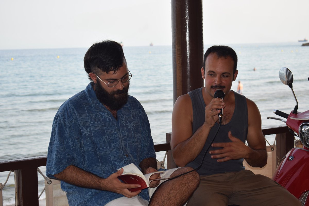 GodallEdicions's tweet photo. Ahir vam xalar amb la presentació estimulant i refrescant de "Canviar de cel",  d' #Adrià Targa (@neoformalista) al xringuito @lanovaestrella , amb l'#AlbertPardo i l'#OriolGrau.
Cervesa, mar, moto, platja, música italiana i molta, molta, i bona, #poesia. 
 #cadup https://t.co/iM6E60h7XR