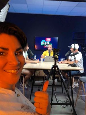 ElsaMigot's tweet photo. Ce 16 juin, c'était la 800ème du #Podcast #SUPERDAILY de l'agence @supernatifs ! 🎉
Et c'était la folie !
@Memesdelyon1, MX Lyon ou encore @GambettaTv étaient au micro pour fêter ça 🤟
Un plaisir de se retrouver dans vos chouettes locaux pour l'occasion. https://t.co/JOe4bVhcuj