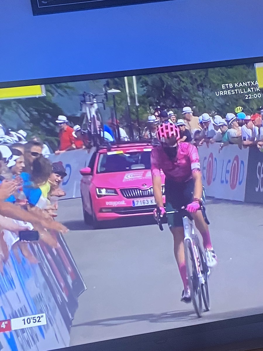 lopezlukas8's tweet photo. Y esta locura?

#TourdeSuisse2022 https://t.co/nwfxfdhdhT