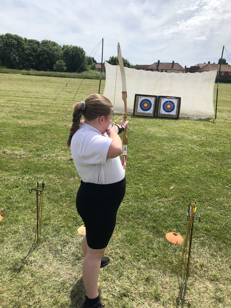 accessarchery's tweet photo. What a fantastic 3 days spent @TrThorntree the kids were lovely, polite and enthusiastic! 🏹lots of great shots and plenty of house points awarded. 🎯@WellbeingNorth @extoltrust https://t.co/JBac5iVmYP