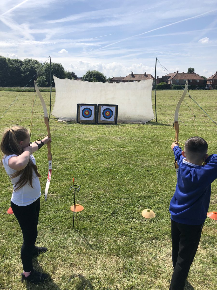 accessarchery's tweet photo. What a fantastic 3 days spent @TrThorntree the kids were lovely, polite and enthusiastic! 🏹lots of great shots and plenty of house points awarded. 🎯@WellbeingNorth @extoltrust https://t.co/JBac5iVmYP