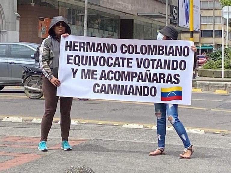 JEMUNAR1's tweet photo. #BodegaColombianista
#NoBotesTuVoto
#CualquieraMenosElDeFARC https://t.co/pcIu1RbpwY