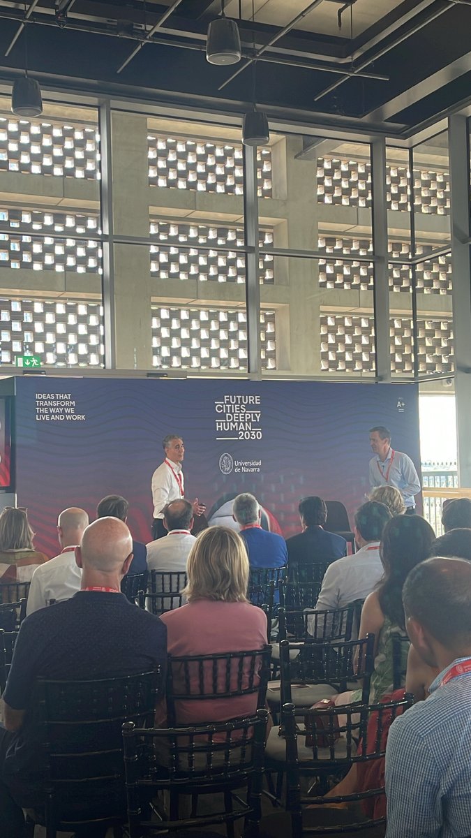 alumni_unav's tweet photo. 🇬🇧Acaba de dar comienzo en Londres el Evento Alumni 2022, con la introducción de 🎙Alfredo Triviño, presidente Alumni UK. #AlumniUkUNAV #FutureCitiesUNAV https://t.co/T9ZQP3gVnG