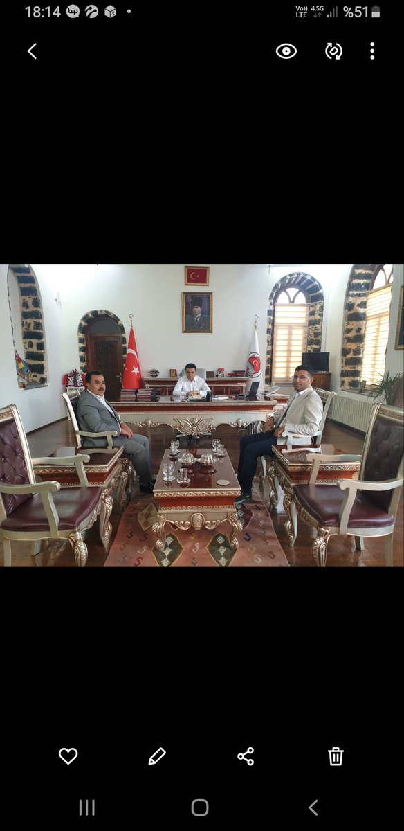 Harran üniversitesi hastane başhekimi doc dr ahmet guzelçiçek hocamla beraber siverek kaymakamı sn Aziz Gölbaşı ziyarette bulunduk ilgi ve alakası dan dolayı kaymakam beye teşekkürlerimi sunar başarılar dilerim