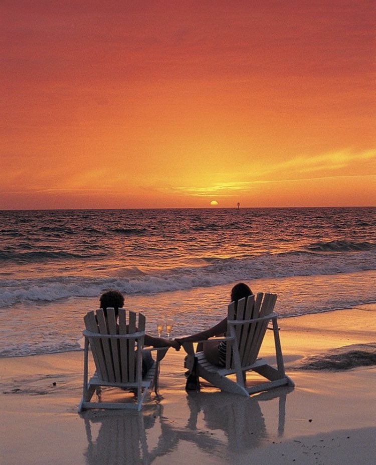 1bae__'s tweet photo. Me, you and the sea it's a date. https://t.co/sXmJ2ATkFx