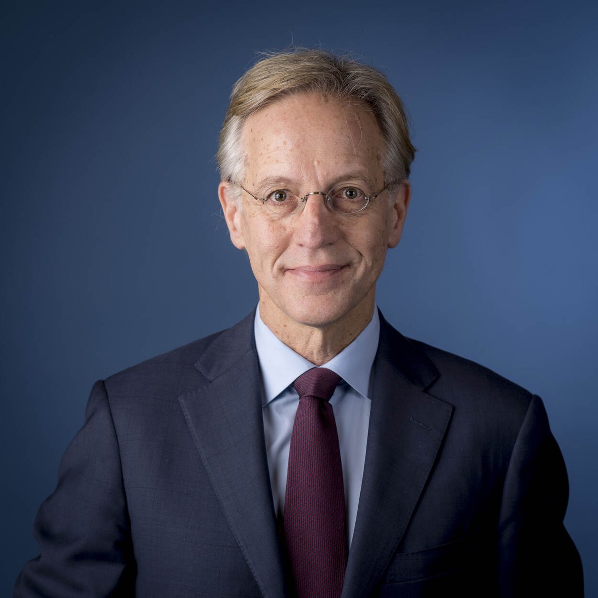 Minister wil fors investeren in het hbo: 'Het praktijkgericht onderzoek is een belangrijke motor voor innovatie van het hoger beroepsonderwijs en daarom moet het volume en de continuïteit worden versterkt.' aldus <a href="/RHDijkgraaf/">Robbert Dijkgraaf</a> in zijn beleidsbrief. tweedekamer.nl/kamerstukken/b…