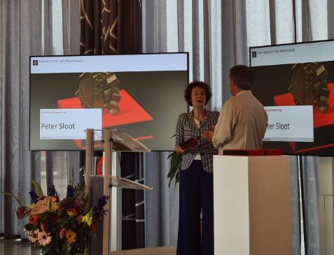 UvA Amsterdam (@uva_amsterdam) on Twitter photo De tweede laureaat van de UvA Erepenning is Peter Sloot. Het is ronduit indrukwekkend hoe hij <a href="/UvA_IAS/">UvA Institute for Advanced Study</a> initieerde en tot een succes heeft weten te maken met interdisciplinair onderzoek, met de computationele en complexiteitswetenschappen aan de basis. Gefeliciteerd @Peter_Sloot! De tweede laureaat van de UvA Erepenning is Peter Sloot. Het is ronduit indrukwekkend hoe hij <a href="/UvA_IAS/">UvA Institute for Advanced Study</a> initieerde en tot een succes heeft weten te maken met interdisciplinair onderzoek, met de computationele en complexiteitswetenschappen aan de basis. Gefeliciteerd @Peter_Sloot!