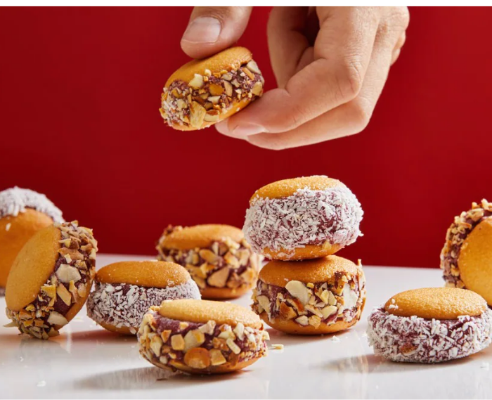 Ellie_Krieger's tweet photo. These two-bite, #Cherry -Vanilla #Sherbet Sandwiches are simple &amp; fun. Blend frozen #cherries w/ milk, honey + vanilla, and layer the mixture b/w 2 vanilla wafers. Roll in shredded coconut &amp; toasted almonds. Use fresh cherries or buy them frozen. 
https://t.co/BKnBioHax0 https://t.co/VSBAEC5tdk