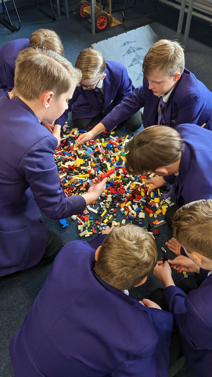 OrielHighSchool's tweet image. So much has been happening @OrielHighSchool it’s difficult to keep up!!…..Last week it was all about Lego @LEGO_Group for some of our Y7s &amp;amp; Y8s completing maths &amp;amp; design challenges courtesy of @educationgroup Great fun! &amp;amp; super competitive too! 🧱💜 #Enrichment #LearningWithLego