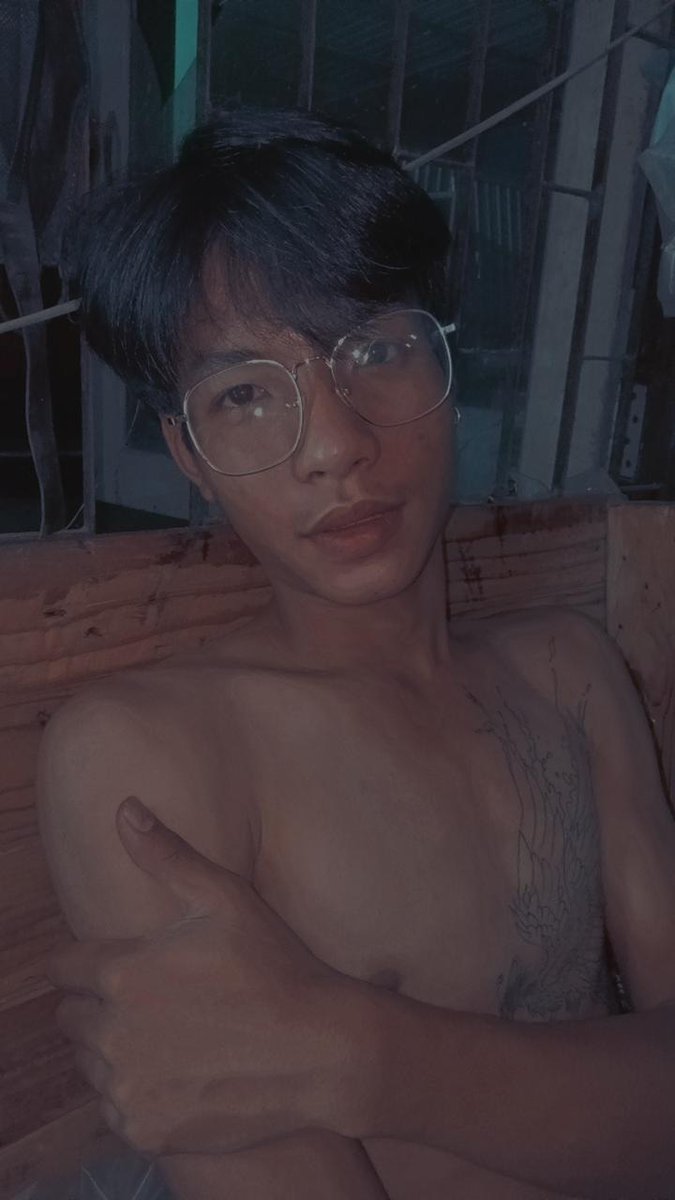 Y0SWIN's tweet photo. อยากโดนค่อม😝 https://t.co/0gVoFQHl7l