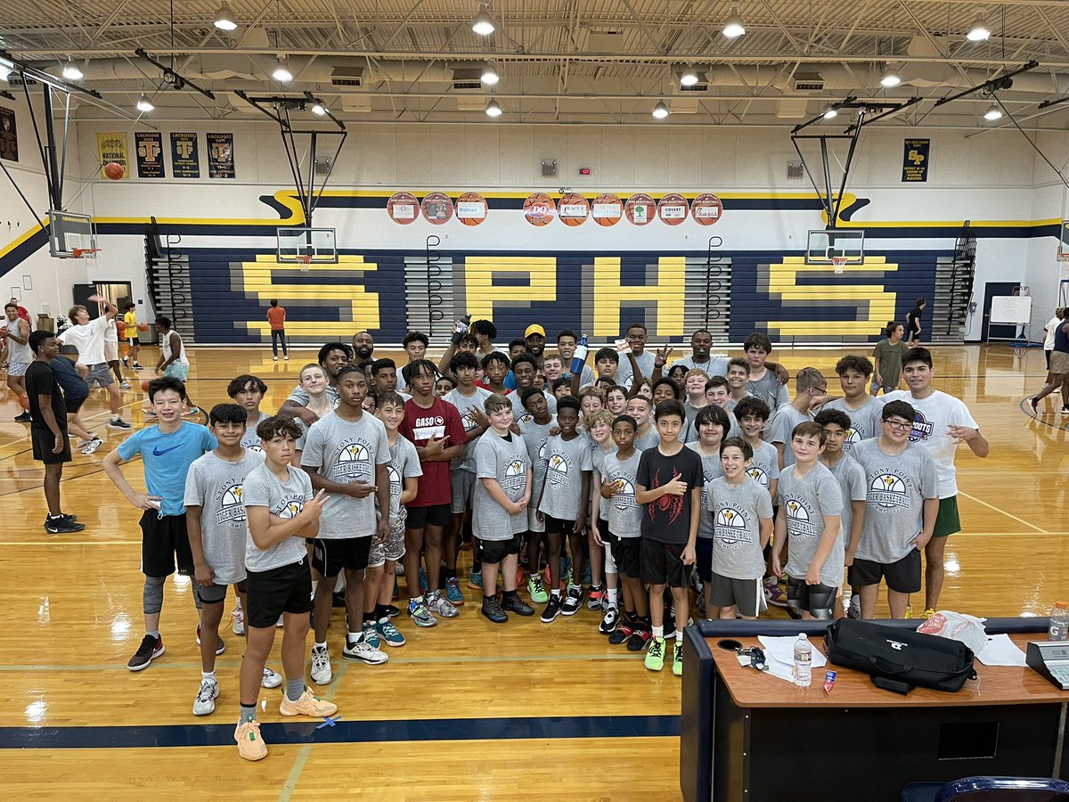 STPTigerHoops's tweet photo. The 2022 Tiger๐Camp concluded with guest speaker Jamal Shabazz!Former stud at P-Ville, @SamfordMBB player, now Pro!Phenomenal outlook on his journey, how the game has propelled him.More so taking advantage of opportunities. #cmtm
Thank you to all who attended! TigersWin๐
๐๐๐พ https://t.co/3QW5rpILN6