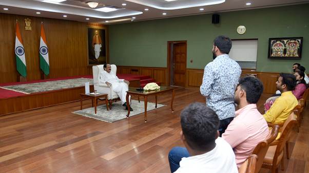 Vice President interacts with students from Jawaharlal Nehru University
