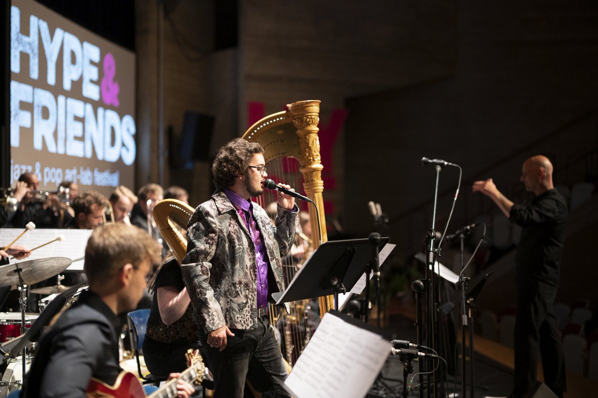 MatthiasARauch's tweet photo. Letzte Woche war ich zu Gast beim Hype &amp; Friends Festival in Hannover, wo ich den Young Professional Support Award 2022 für den #Bandsupport #Mannheim entgegennehmen &amp; auch eine Keynote zum Thema "musikkulturelle Stadtentwicklung" beisteuern durfte. Vielen Dank allen Beteiligten! https://t.co/7FhUZxUU1E