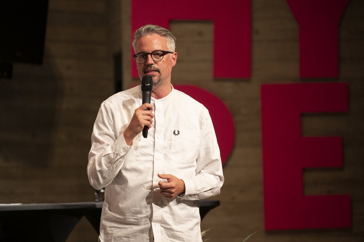 MatthiasARauch's tweet photo. Letzte Woche war ich zu Gast beim Hype &amp; Friends Festival in Hannover, wo ich den Young Professional Support Award 2022 für den #Bandsupport #Mannheim entgegennehmen &amp; auch eine Keynote zum Thema "musikkulturelle Stadtentwicklung" beisteuern durfte. Vielen Dank allen Beteiligten! https://t.co/7FhUZxUU1E