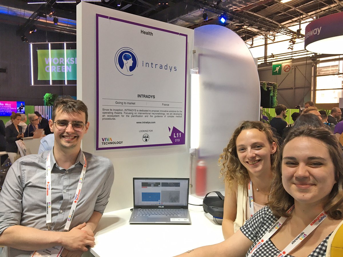 IMTAtlantique's tweet photo. 🚀Nos étudiants en visite guidée à #VivaTech2022! L'occasion de croiser Ronan Le Roy #GoodFloow, #startup incubée #IMTAtlantique #madeinIMTAtlantique vise à automatiser le suivi &amp; la gestion des emballages, lauréate du French German Tech Lab @VivaTech Award catégorie #industrie👏 https://t.co/P2xCLLQHAp