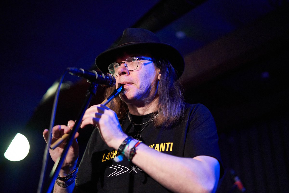 Laimīgās stundas nu ir noslēgušās,bet tagad,laiks vakariņi maltītei,lai sagatavotos kārtīgai dziedāšanai un dejošanai,papildinot dziesmu krājumu gada īsākajai naktij.Ņem līdzi deju partneri un pievienojies muzikālā vakarā no 20:00 ar @laimas_muzykanti