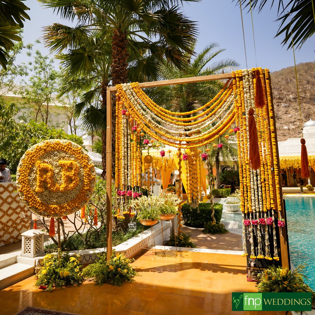 FNP_Weddings's tweet photo. Fun, poolside, shades of sunshine and only positive vibes. Plethora of marigolds spread across the poolside, tassels hanging gracefully had us gushing over the traditional haldi decor.
#weddingdecor #weddings #haldi #fnpweddingsandevents #fnpweddings #decor #decoration https://t.co/4ydPIqojxo