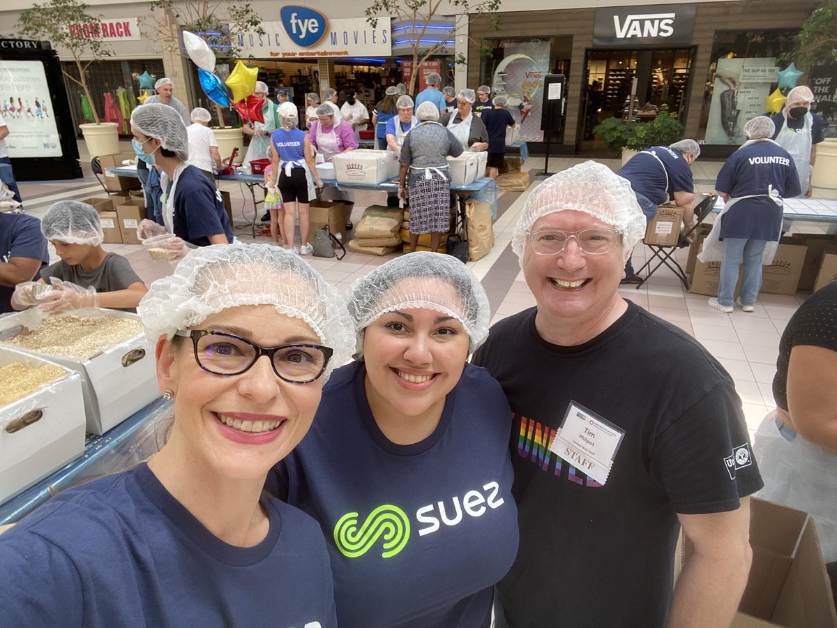 kjohnsonsusko's tweet photo. @UWBucks Tim is the Superman of BKO! #bkohunger https://t.co/DMCT5oYgMZ