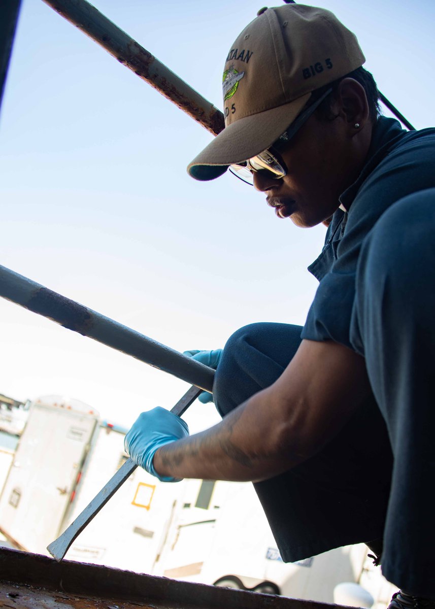 USS Bataan tweet media