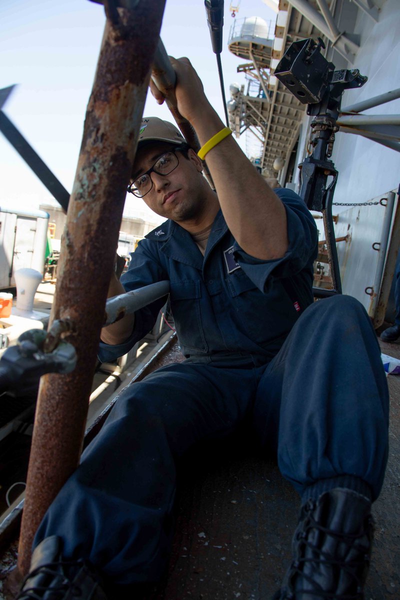 USS Bataan tweet media