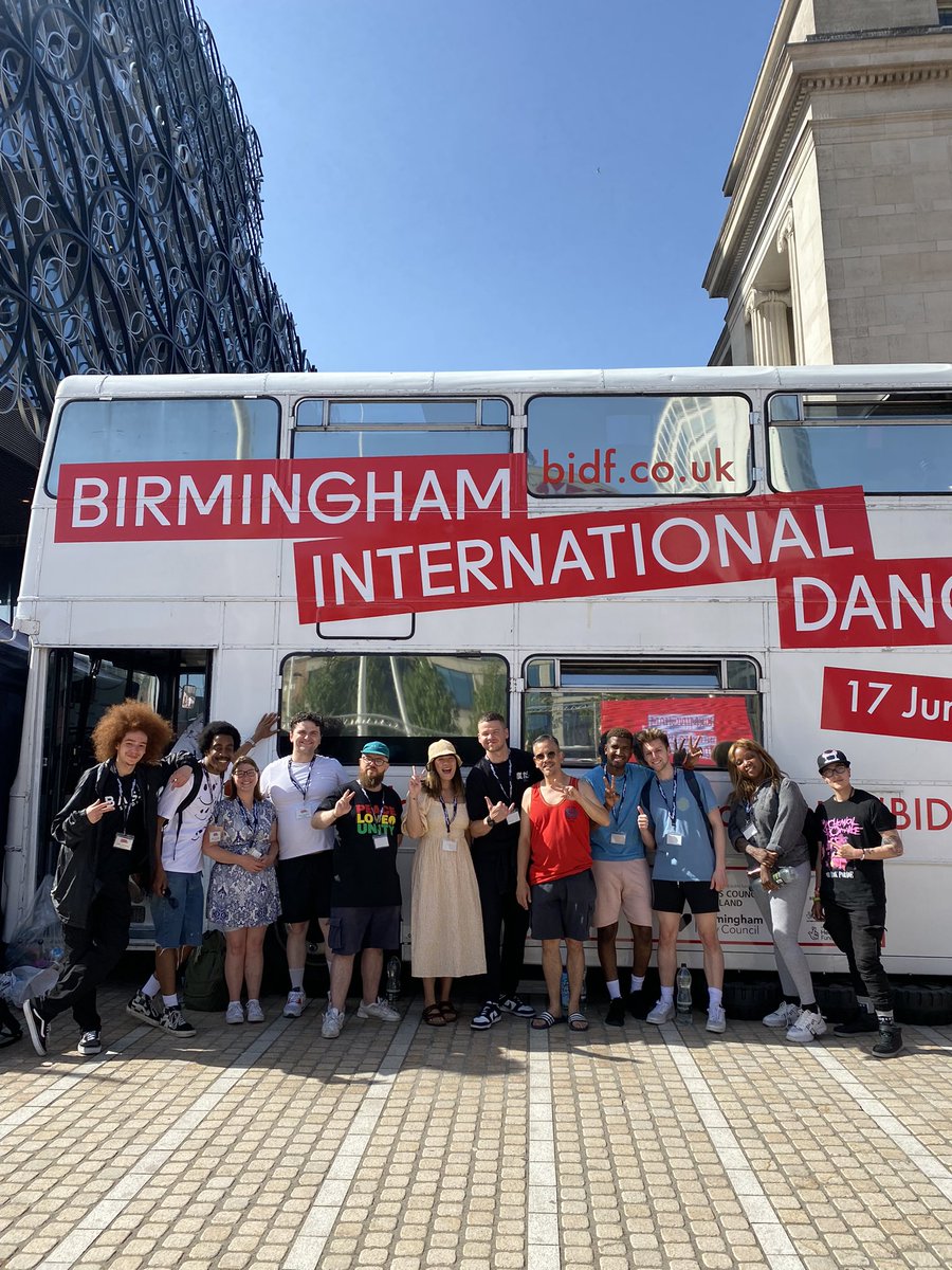 ellen_booth's tweet photo. #DeafRave @DeafRave @DefMotion in the building, or should we say outside the bus 🚌 🎉🎉 catch them tonight at Cent Sq at 8.25pm #deafculture #dance https://t.co/qK3T6X7Rgv