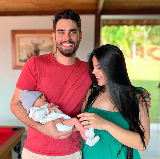 1. Depoimento pessoal de uma esposa que perdeu o marido, jovem, 28 anos, após a terceira picada.
Fonte: 
instagram.com/p/Ce6JQJ3rmfK/…
Apenas leiam:
"Paulo Henrique, 28 anos, casado, filho de 03 meses. Cheio de sonhos e vontade de vida, jovem, saudável, sem vícios e muito ativo. 🔽