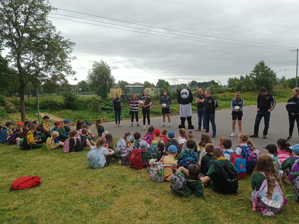 BhrideScoil's tweet photo. Great excitement today having our good friends from @KilcullenGAA in to talk to us about playing football, hurling and camogie. Training is on every Saturday morning at 10am and we look forward to seeing many of our students turning into future stars for the Rags 🏴🏳️ https://t.co/GquCIWphi1