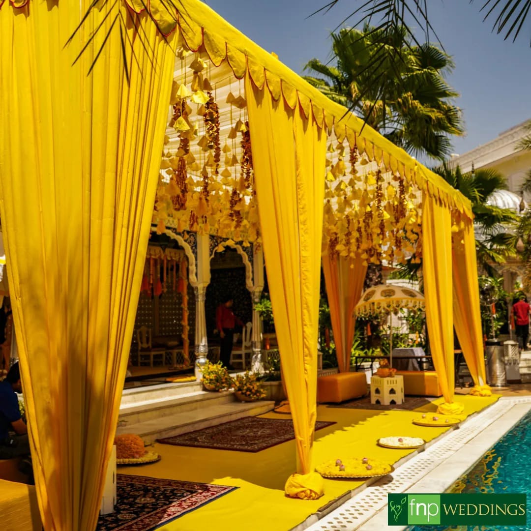 FNP_Weddings's tweet photo. Fun, poolside, shades of sunshine and only positive vibes. Plethora of marigolds spread across the poolside, tassels hanging gracefully had us gushing over the traditional haldi decor.
#weddingdecor #weddings #haldi #fnpweddingsandevents #fnpweddings #decor #decoration https://t.co/4ydPIqojxo