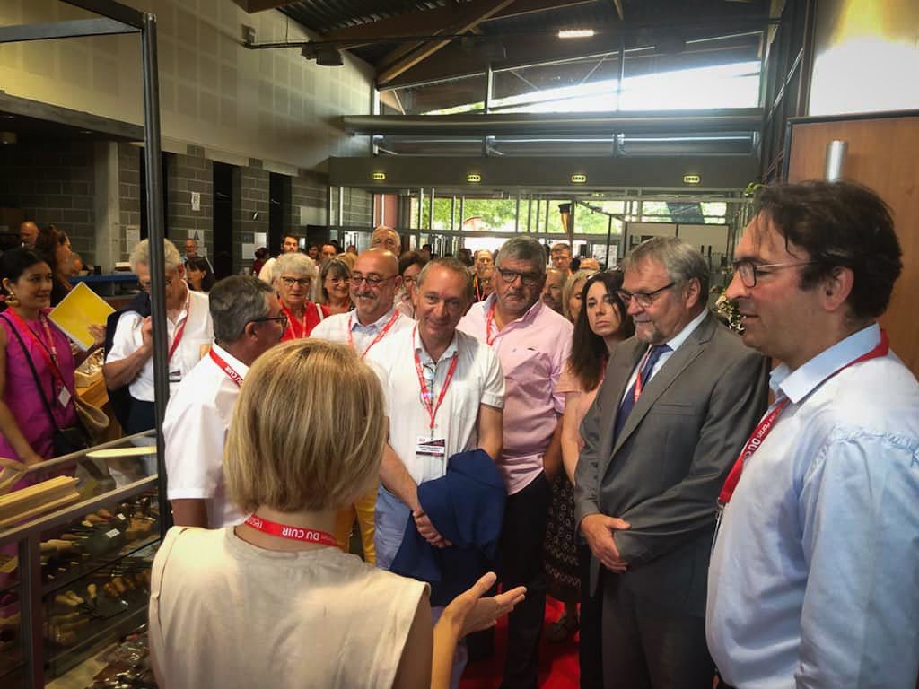 LebloisJC's tweet photo. Aujourd'hui c'était le lancement très attendu de la 8ème édition du salon des Portes du cuir à Saint-Junien. L'occasion de rencontrer tout une filière au patrimoine industriel d'exception qui façonne la Qualité #HauteVienne qui nous est chère et que l'on veut promouvoir ! https://t.co/h2dYHCI3Vf