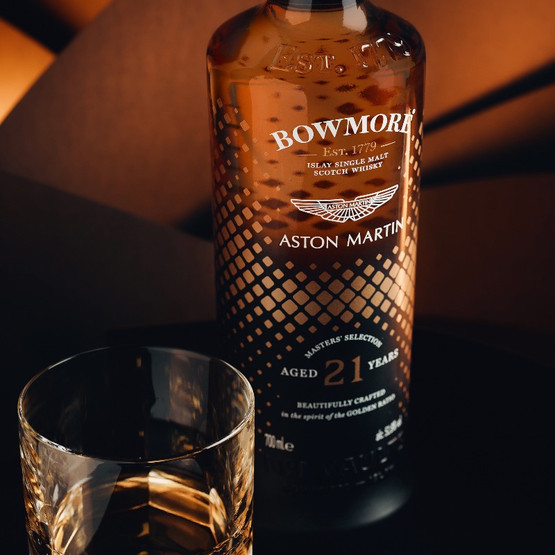 astonmartin's tweet photo. READ: Designed to raise the bar in luxury spirits, the @bowmore Masters' Selection 21-Year-Old blends Bowmore's whisky expertise with precise Aston Martin proportions.
#AstonMartin #AMMagazine