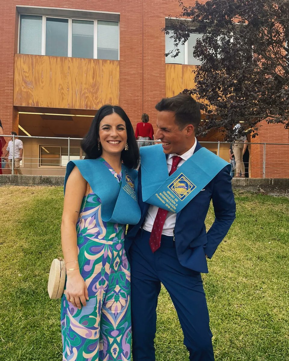 Palacioswtf's tweet photo. Los amigos de la facultad te salvan un poco la carrera y otro poco la vida 🎓♥️ https://t.co/aX80SSGJUd