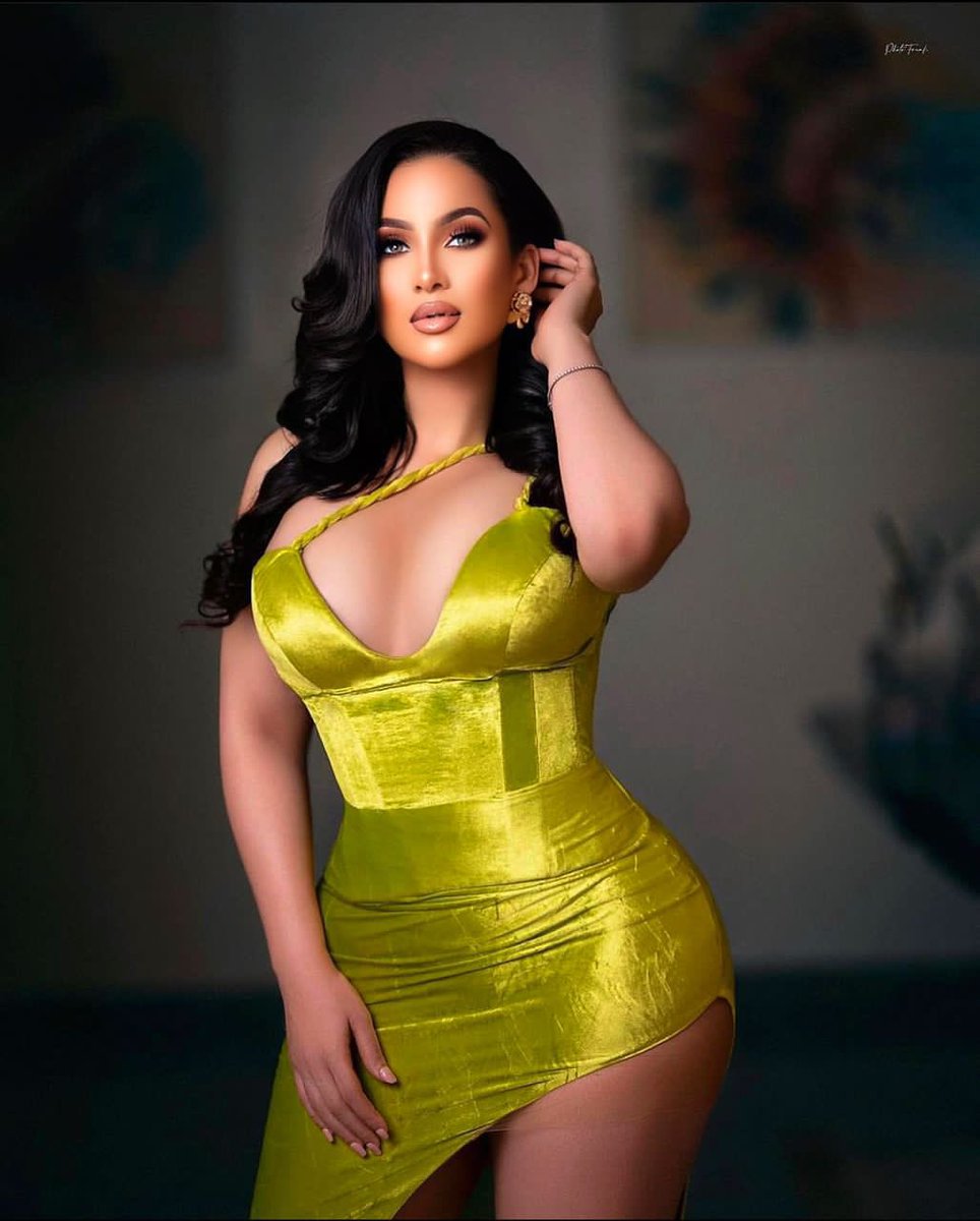 HrmCarolyna's tweet photo. I gave you my all ,  I loved , tolerated so much , stood up for myself , apologized when I was wrong .. to those who love me thank you for your support , to those who criticized me , thank you I am still learning .. lots of love .  enjoyment minister HRM Carolyna .. RHOlagos ❤️ https://t.co/AVcpqkc3Q3