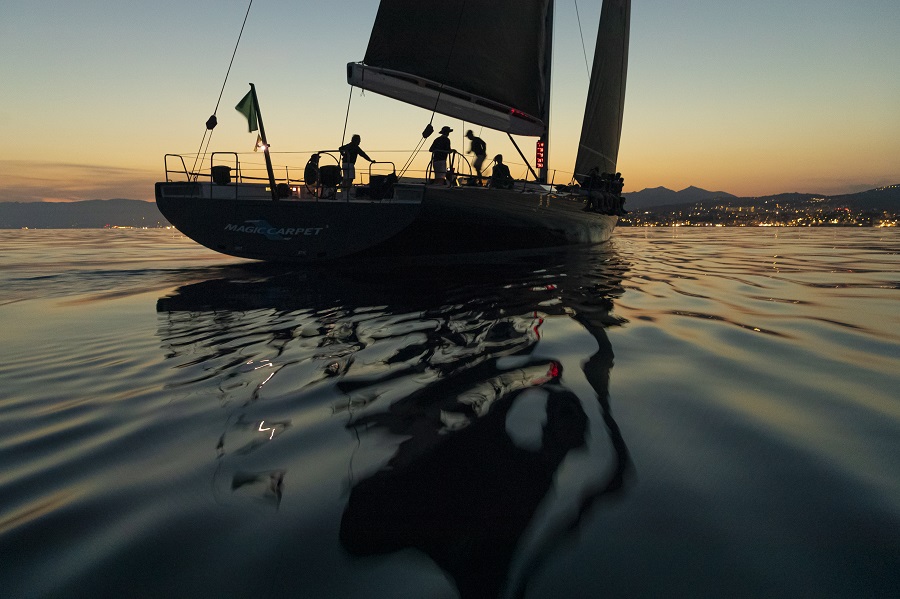 ⛵️ #Vela #Sailing <a href="/ROLEX/">ROLEX</a> Giraglia: victoria en tiempo real para el Magic Carpet Cubed thornado.es/rolex-giraglia…