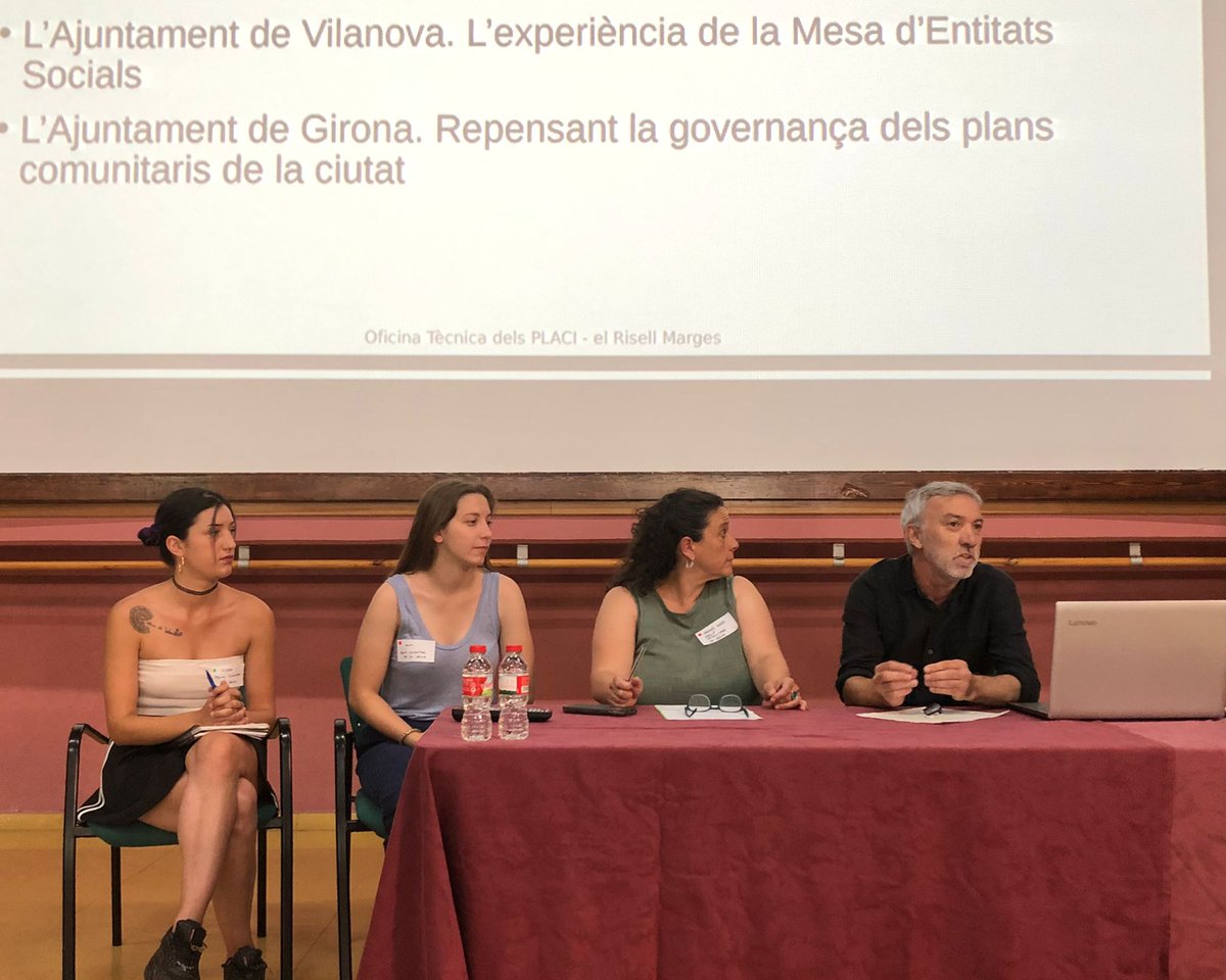 accioSelva's tweet photo. L'equip comunitari de la Selva (falta en Felip i la Lali) explicant l'experiència de #treballcomunitari a la comarca a la jornada #SomETAC, organitzada per @acciocivicat. @AjSils @comarcaselva @CreuRojaGirona @caritasgirona @Dipsalut #PLACI https://t.co/h5V6T1WsDB