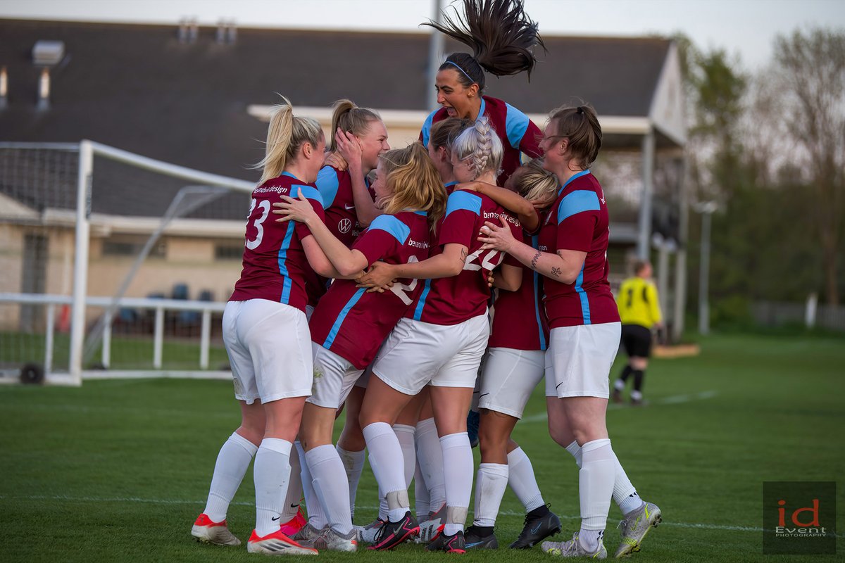 Team ❤️

Looking forward to a 𝐛𝐢𝐠 2022-23 for our women's side 👀🙌

📸 <a href="/ideventphoto/">ID Event Photography</a> 

#SSFC #OurTownOurDestiny