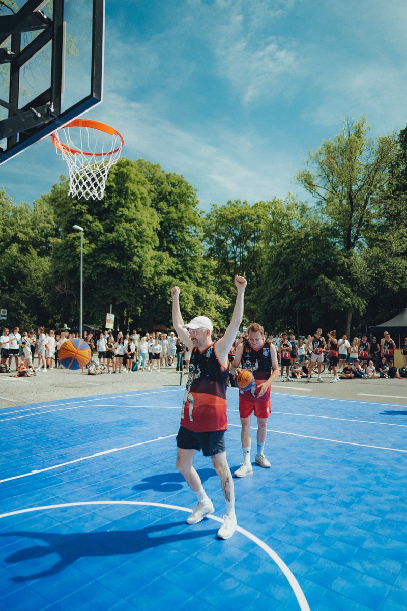 kosmoschemnitz tweet media