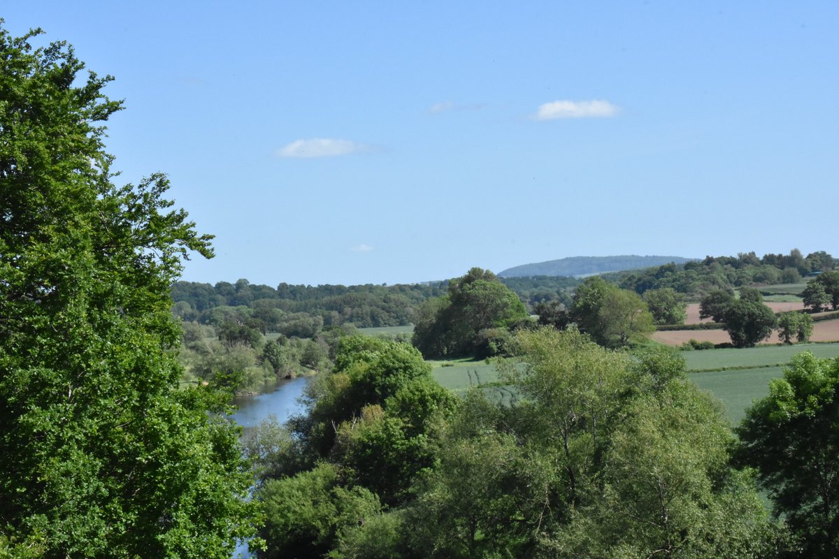 Who fancies a riverside walk this weekend? 

You will find the perfect spot for a picnic on the riverbank in the Weir Garden. 

nationaltrust.org.uk/.../the-summer…...

#NatureBeautyHistory #Riverside #WyeValley #WyeValleytrail #historicgarden #gardening