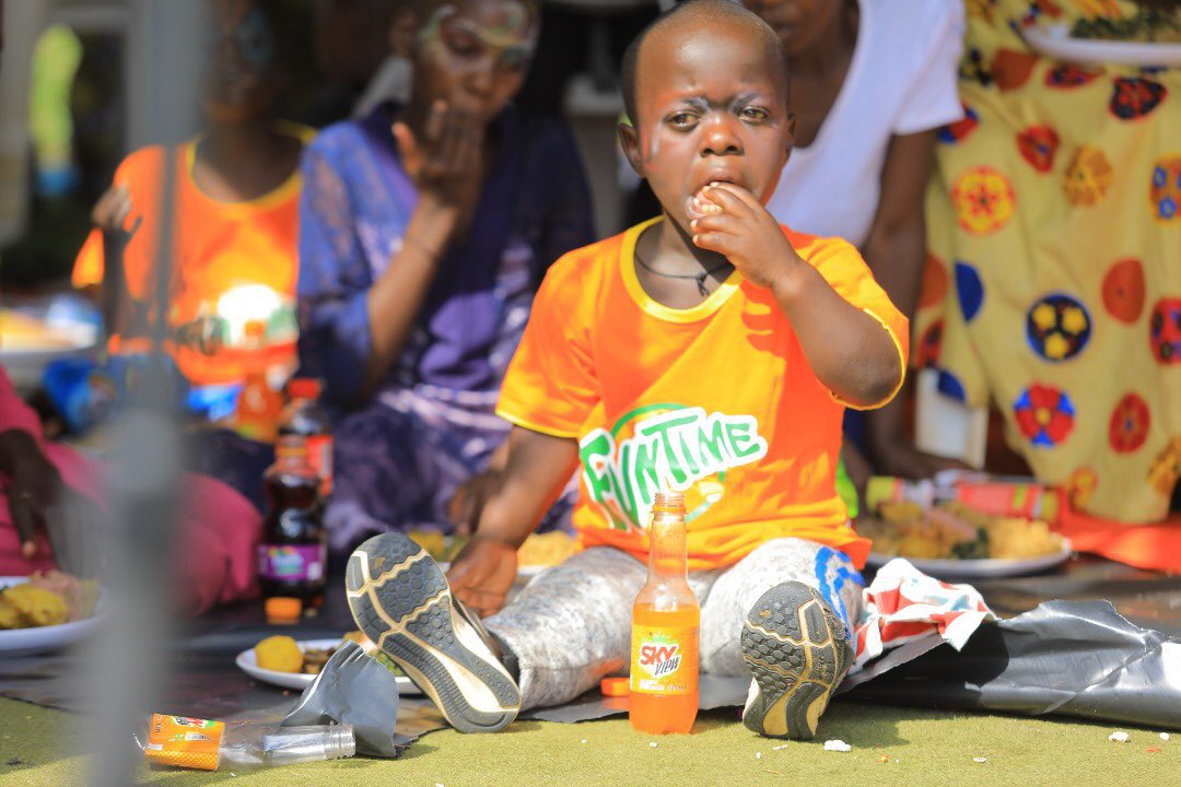 Kobs_Fifi's tweet photo. Aww. This is beautiful. Courtesy of @RihamUG and @SCTUganda .
#AmDifferentlyAbled
#RihamCares
#DesignedForAPurpose https://t.co/ZHB9Txmjpr