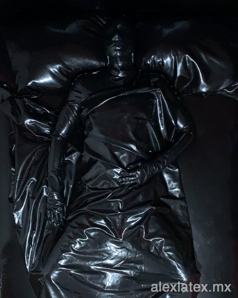 alexlatex_mx's tweet photo. All latex sleeping ๐ค
#latex #rubber #latexboy #rubberboy #latexfetish #latexcatsuit #catsuit #latexmexico #rubbermexico #latexbed #rubberbed #latexhood #mascaradelatex #sleep #sleeping #latexsheets #bedding #latexbedding #sleepinglatex #sleepinginlatex #FelizViernesATodos https://t.co/0MG5dpdZeG