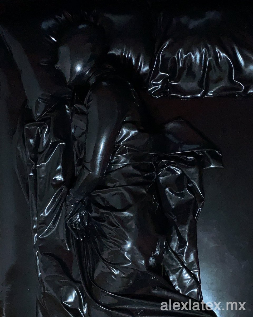 alexlatex_mx's tweet photo. All latex sleeping ๐ค
#latex #rubber #latexboy #rubberboy #latexfetish #latexcatsuit #catsuit #latexmexico #rubbermexico #latexbed #rubberbed #latexhood #mascaradelatex #sleep #sleeping #latexsheets #bedding #latexbedding #sleepinglatex #sleepinginlatex #FelizViernesATodos https://t.co/0MG5dpdZeG