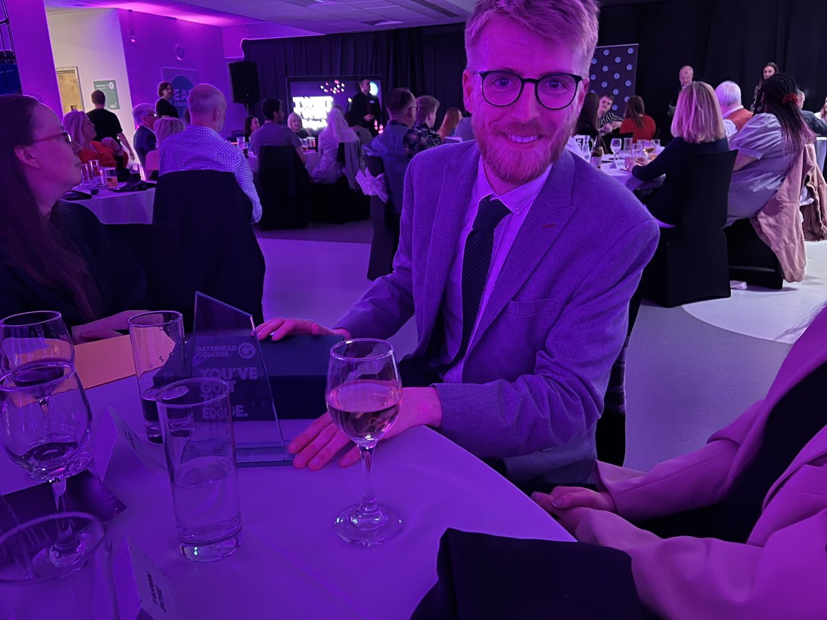 EmmaP_3's tweet photo. @gatesheadcoll @gatesheadcoll Brilliant night last night! Congratulations to Luke! Access to HE Student of the year!  #Gatesheadcoll #EdgeAwards #AccesstoHestudentstudentoftheyear #AccesstoHe #HardWorkWins https://t.co/7jg2cZiRnC