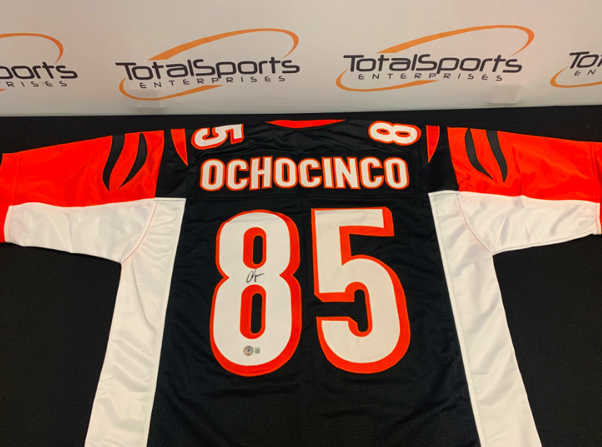 BengalsBids's tweet image. We're going to give a Chad Ochocinco autographed jersey to someone who retweets this tweet and follows us!

We'll pick a winner on Monday 6/20!