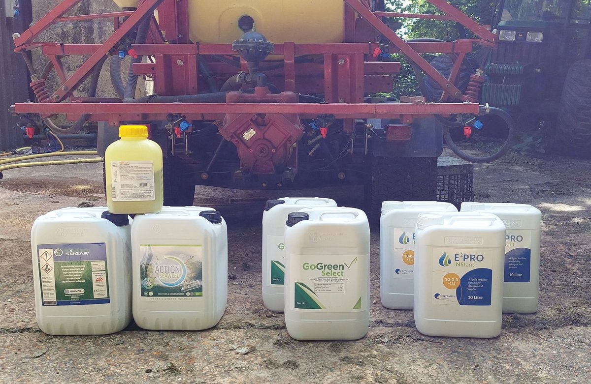 KeepingGreens88's tweet photo. Attraxor what a total game changer! Really pleased with the results after less than 24 hours @dbevanturfie cut before being sprayed but only been ironed this morning, the greens are running quick and true @AgrovistaAMNTY @BASF_Turf_UK https://t.co/VegWzSu1AW